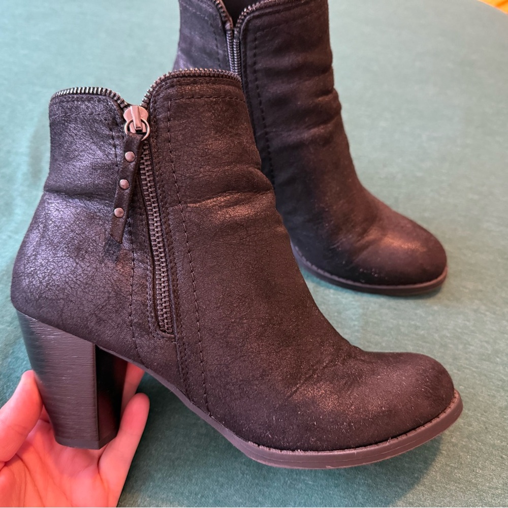 JustFab size 9 Black Heeled zippered Boots
